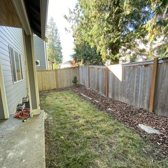 Green Gardens Services - After - all groomed up and weed free! (We opted for no extra mulch - its a rental) - Gardeners Near Me Green Gardens Services - After - all groomed up and weed free! (We opted for no extra mulch - its a rental) - Gardeners Near Me