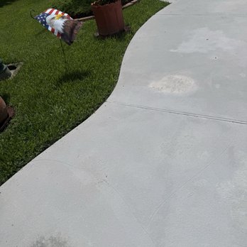 Extensive Lawns - Fresh cut detailed edging - Lawn Services Near Me