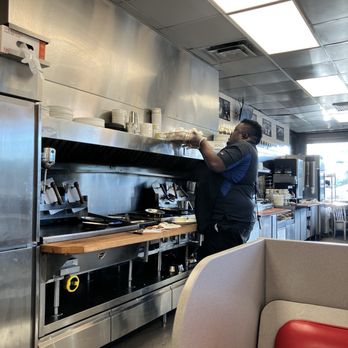 Waffle House - The chef/cooking area - Breakfast & Brunch Near Me - Ft Lauderdale, Florida Waffle House - The chef/cooking area - Breakfast & Brunch Near Me - Ft Lauderdale, Florida