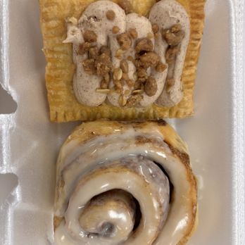 The Baked Bird - Peach cobbler pop tart and cinnamon roll - Breakfast & Brunch Near Me - San Antonio, Texas The Baked Bird - Peach cobbler pop tart and cinnamon roll - Breakfast & Brunch Near Me - San Antonio, Texas