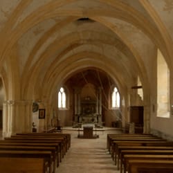 Eglise Saint Jean-Baptiste de Courbouin - Intérieur avec, au fond le maître-autel