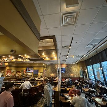 Giordano's - Inside - Pizza Near Me - Chicago, Illinois