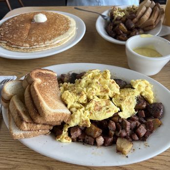 Corner Cafe - The Corner Corned Beef Platter - Cafes Near Me - Stoughton, Massachusetts