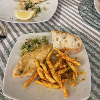 Tipico La Preferita - bolognese pasta, lemon chicken, bread - Italian Near Me - Amalfi, SA Tipico La Preferita - bolognese pasta, lemon chicken, bread - Italian Near Me - Amalfi, SA