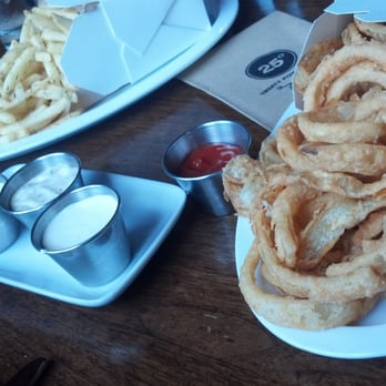 25 Degrees - Fries & onion rings & 3 dipping sauces$2, tarragon remoulade(delish), garlic parmesan(zesty lemony flavor), garlic aoili(delish) - Burgers Near Me - Los Angeles, California