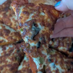 Santa Lucia Pizza - Pepperoni, mushrooms, and green peppers pizza - 10"