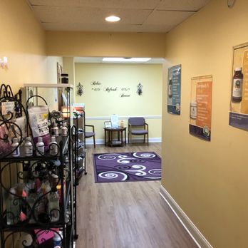 Alder Healing Center - Hall leading into waiting room - Weight Loss Centers Near Me - Villa Park, Illinois