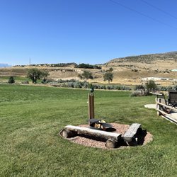 K 3 Guest Ranch - Fire pit and backyard
