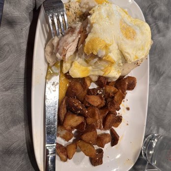 Twisted Biscuit Brunch - Runny egg - Bars Near Me - Edwardsville, Illinois Twisted Biscuit Brunch - Runny egg - Bars Near Me - Edwardsville, Illinois