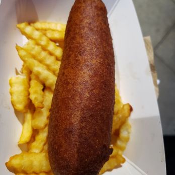 Mummy Eats - Classic Corn Dog - Hot Dogs Near Me - Universal City, California