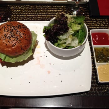 Jazz Bistro - Yummy Burger and mediocre salad - Jazz & Blues Near Me - Toronto, Ontario