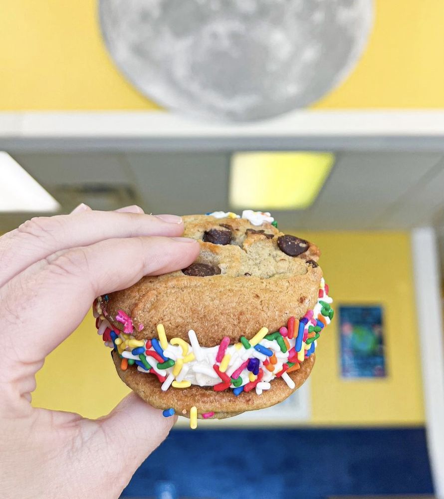 TO THE MOON AND BACK Updated October 2024 15 Photos 189 Hickory