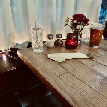 The Rollin Rooster - Decor with cute lights and flowers for Valentine's Day - Food Trucks Near Me - Pittsford, Vermont