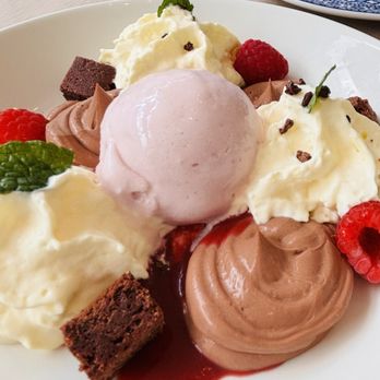 Zaytinya - Chocolate rose - Greek Near Me - Washington, DC, District of Columbia