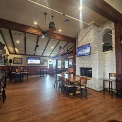 Max's Roadhouse - Inside look