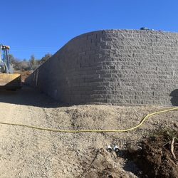 Barron Backhoe Service - 10 foot wall only lasted 3 weeks before falling over. Barron Backhoe did not use geo grid. (See next picture).