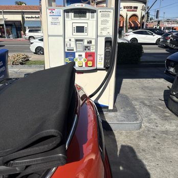 ARCO - Gas is still hi! WTH - Gas Stations Near Me - Tarzana, California ARCO - Gas is still hi! WTH - Gas Stations Near Me - Tarzana, California