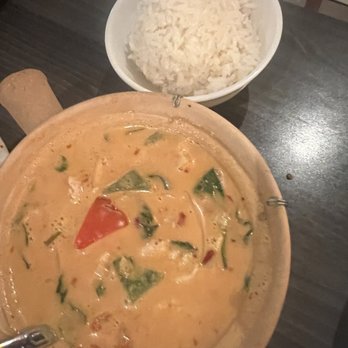 Silver Spoon Thai Restaurant - Red curry, pad see ew, chicken fried rice - Thai Near Me - Chicago, Illinois