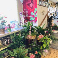 Appleway Florist & Greenhouse & Flower Delivery - Valentine's Day basket gardens