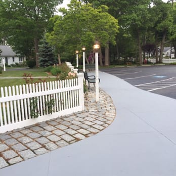 Twin Acres Ice Cream Shoppe - Park like setting - Ice Cream & Frozen Yogurt Near Me - Sandwich, Massachusetts Twin Acres Ice Cream Shoppe - Park like setting - Ice Cream & Frozen Yogurt Near Me - Sandwich, Massachusetts