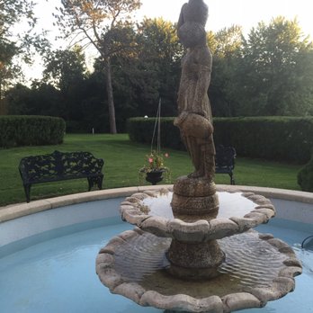 Belvedere Inn & Restaurant - Fountain off the veranda - Hotels Near Me - Saugatuck, Michigan Belvedere Inn & Restaurant - Fountain off the veranda - Hotels Near Me - Saugatuck, Michigan