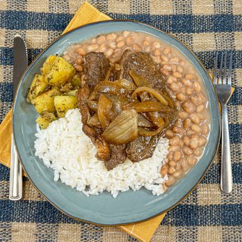 Dom Cuisine - Delicious creamy onions steak, with rice, beans, and buttered potatoes. - Food Delivery Services Near Me - Montreal, Quebec Dom Cuisine - Delicious creamy onions steak, with rice, beans, and buttered potatoes. - Food Delivery Services Near Me - Montreal, Quebec