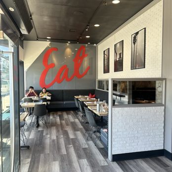 Eat Chow - Inside dining, great lighting - Breakfast & Brunch Near Me - Costa Mesa, California Eat Chow - Inside dining, great lighting - Breakfast & Brunch Near Me - Costa Mesa, California
