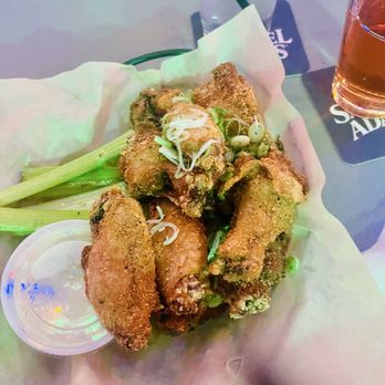 The Brass Tap - 10 Chicken Wings Bourbon Dry Rub - American Near Me - Philadelphia, Pennsylvania