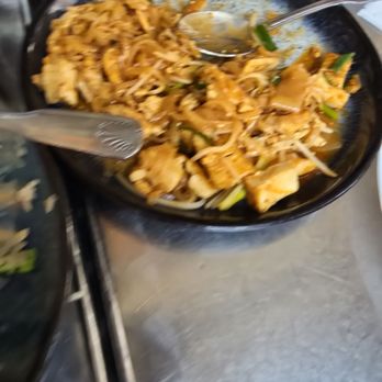 The Silver Lake House - Chicken pad Thai - Thai Near Me - Los Angeles, California The Silver Lake House - Chicken pad Thai - Thai Near Me - Los Angeles, California