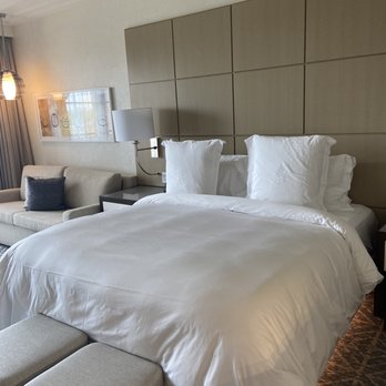 Four Seasons Resort - King room - Resorts Near Me - Orlando, Florida Four Seasons Resort - King room - Resorts Near Me - Orlando, Florida