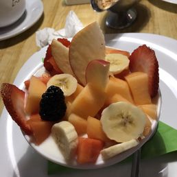 Fruit granola yogurt Fruit granola yogurt