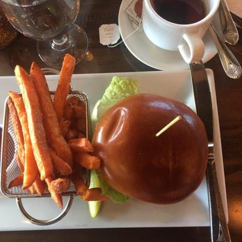 Shadows on the Hudson - Cheese Burger with Sweet Potato Fries - New American Near Me - Poughkeepsie, New York