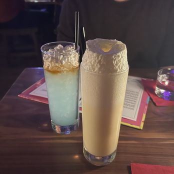 Ski Lodge - Snow white (left) and Crème de fluff (right) - Cocktail Bars Near Me - Las Vegas, Nevada Ski Lodge - Snow white (left) and Crème de fluff (right) - Cocktail Bars Near Me - Las Vegas, Nevada