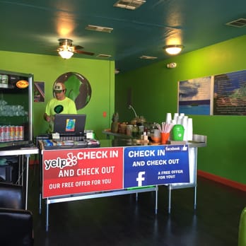 Primal Juice & Smoothies - Owner there making me some juice - Juice Bars & Smoothies Near Me - San Antonio, Texas