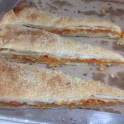 Panadería San Esteban Chuburna - Hojaldras de jamón de pavo y queso daisy.