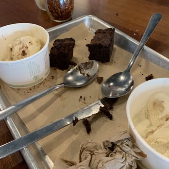 Pinthouse Pizza - Brownie and ice cream. Ice cream is local and brownie was so moist. - Brewpubs Near Me - Round Rock, Texas Pinthouse Pizza - Brownie and ice cream. Ice cream is local and brownie was so moist. - Brewpubs Near Me - Round Rock, Texas