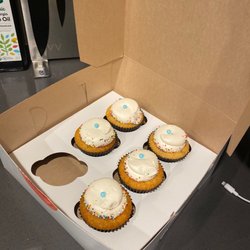 Cupcakin' Bake Shop - Funfetti cupcakes