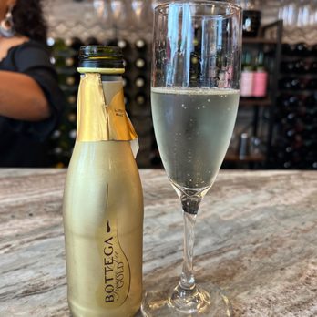 Blush Wine Room - Sparkling - Wine Bars Near Me - Wesley Chapel, Florida Blush Wine Room - Sparkling - Wine Bars Near Me - Wesley Chapel, Florida