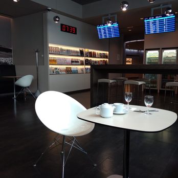ERSTE Premier Lounge - Empty lounge early Sunday morning - Lounges Near Me - Prague, Puerto Rico