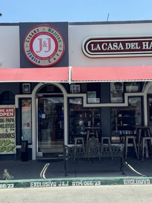 J&J La Casa del Habano Cabo by null