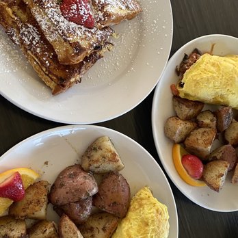 Sweet E's Cafe - Blueberry cream cheese stuffed French toast and omelettes - Cafes Near Me - Honolulu, Hawaii Sweet E's Cafe - Blueberry cream cheese stuffed French toast and omelettes - Cafes Near Me - Honolulu, Hawaii
