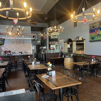 North Beach Pizza - Dining room - Pizza Near Me - San Francisco, California