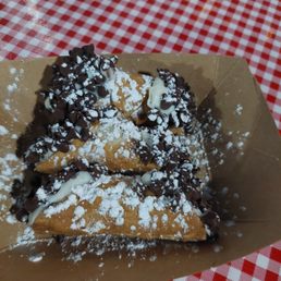 3 Canolli per order, yummy. 3 Canolli per order, yummy.