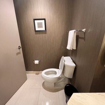 Sheraton McKinney Hotel - Bathroom - Hotels Near Me - McKinney, Texas
