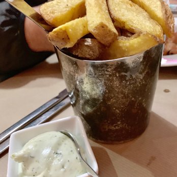 DUX Taberna Urbana - French fries with garlic mayonnaise. Yummy - Wine Bars Near Me - Coimbra, 06