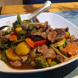 Thai & Tolerance - Nr 15 - Lamm mit Feigen, Gemüse, grünem Pfeffer in Rotweinsoße
