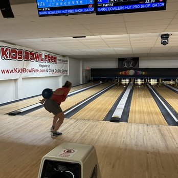 Alley Gatorz - The winner of the afternoon with a high score of 137 and a LOT of wasted time waiting for Lane 3 to continually be reset - Bars Near Me - Gainesville, Florida