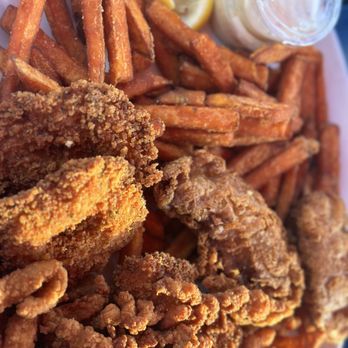 Paddy's On the Bay - Fishermans Platter Special - Pubs Near Me - Bronx, New York Paddy's On the Bay - Fishermans Platter Special - Pubs Near Me - Bronx, New York
