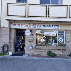 D's Thrift Store - Front of store.