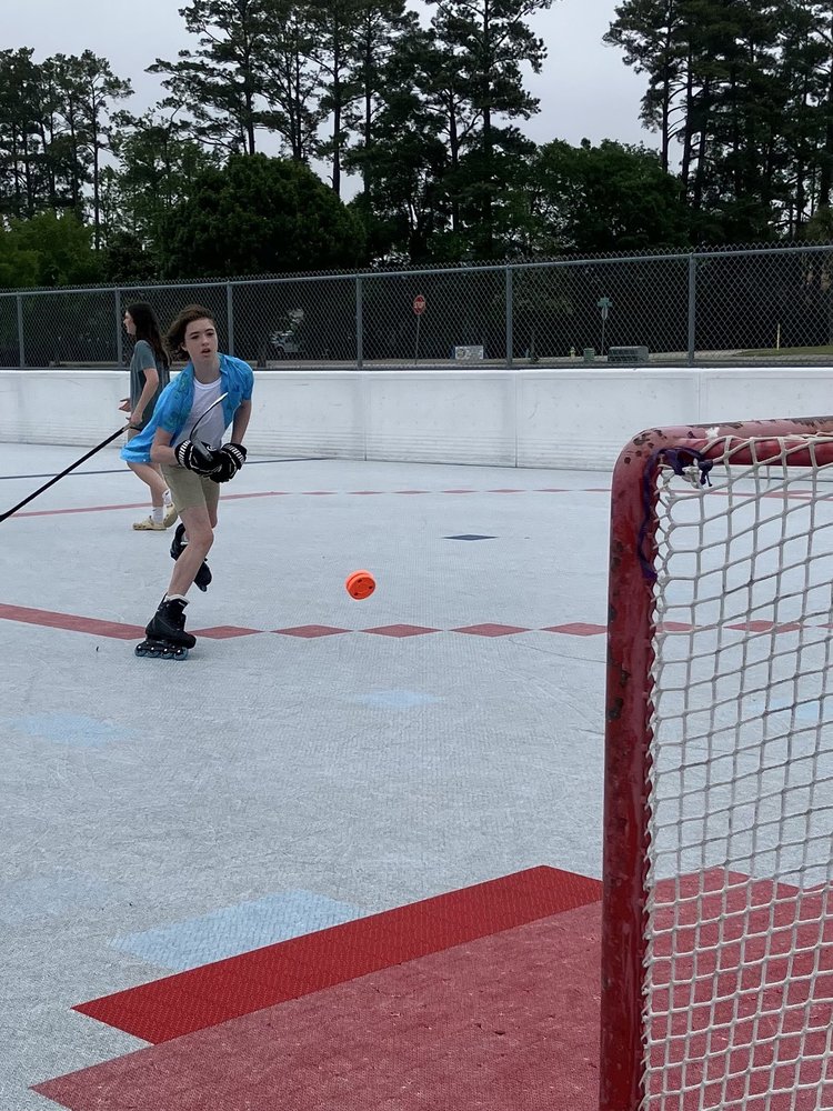 Hockey Rink Market Commons Logo